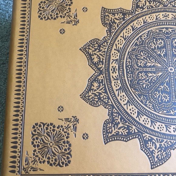 VINYL // Urban Outfitters Crosley Turntable - Picture 5 of 13